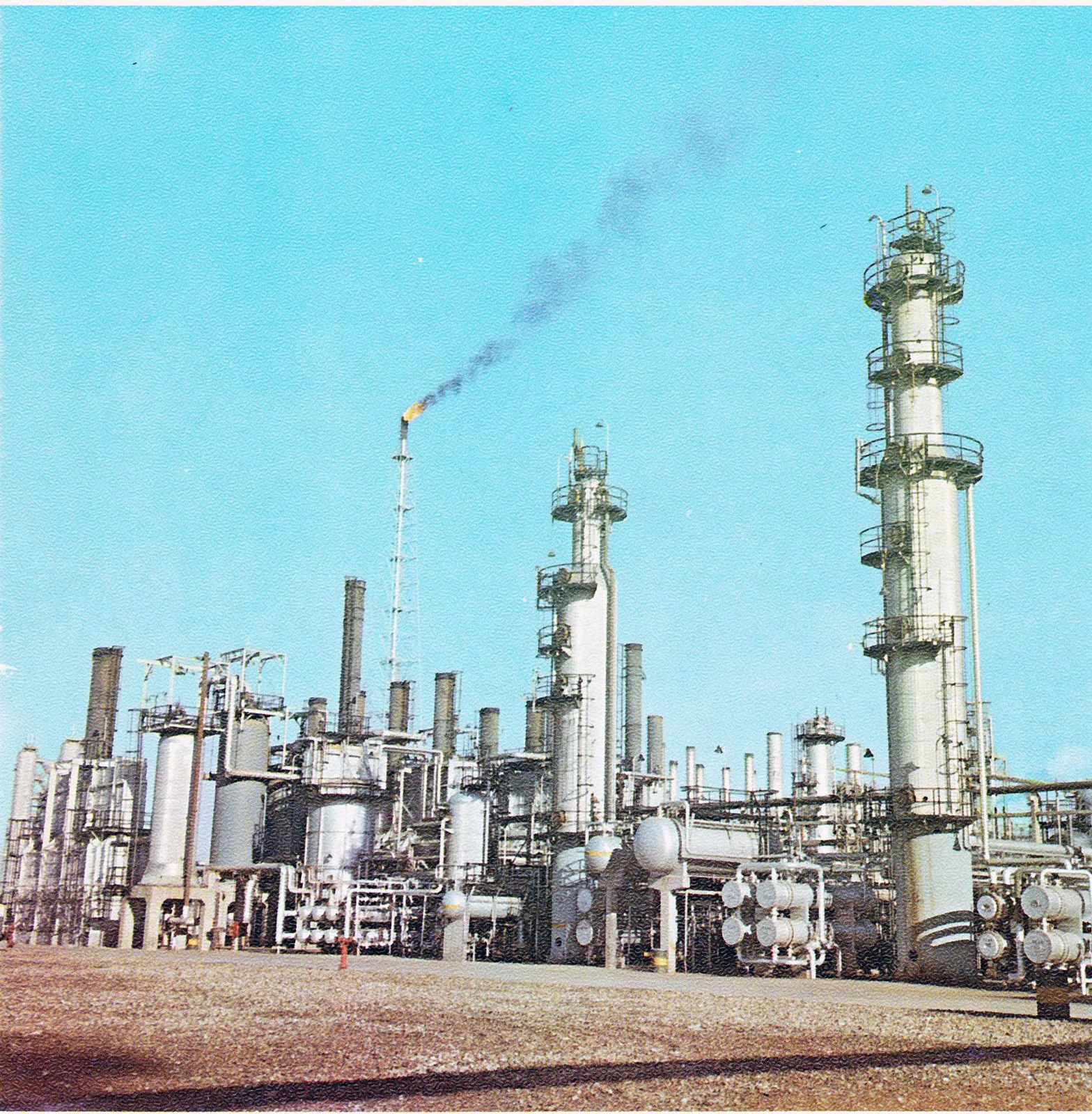 Abadan refinery facilities in Iran